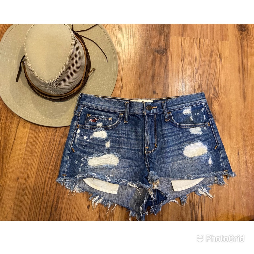 Hollister cut off high waisted shorts ✨
